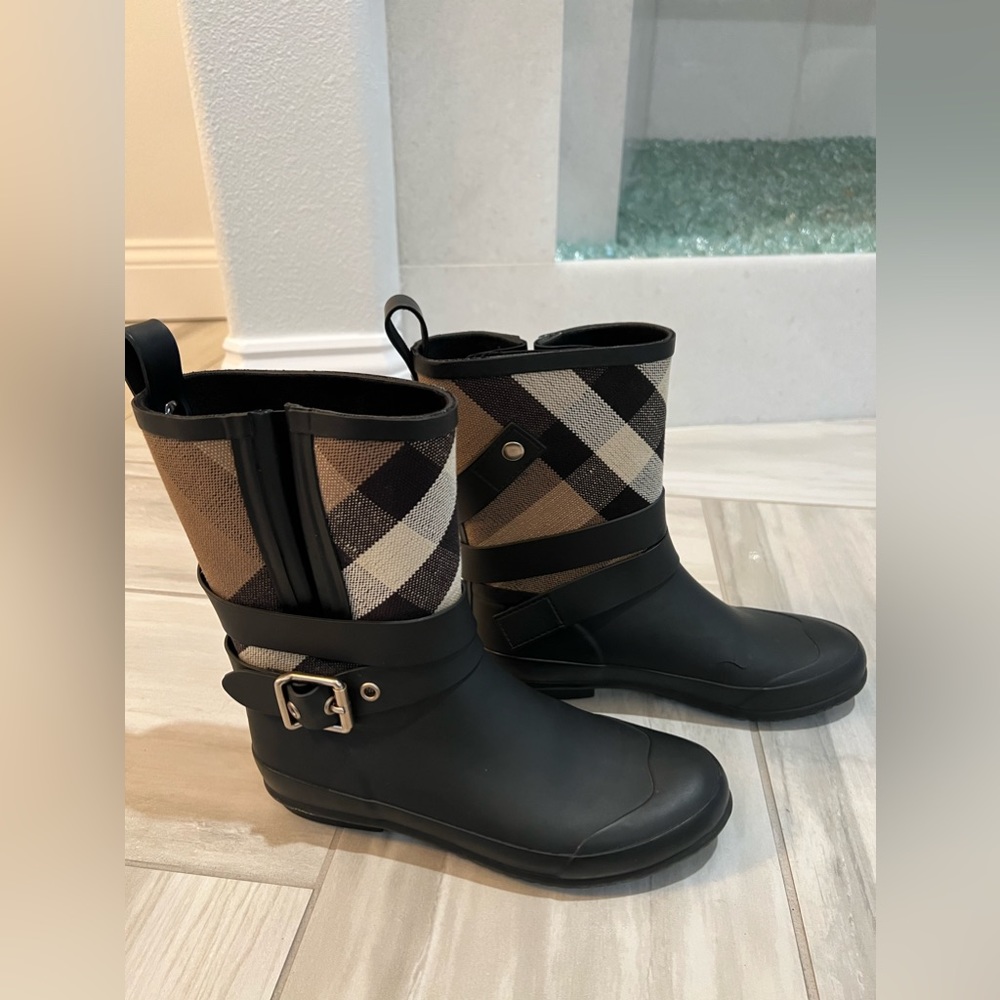 Burberry Holloway Black Rubber Nova Check canvas rain boot